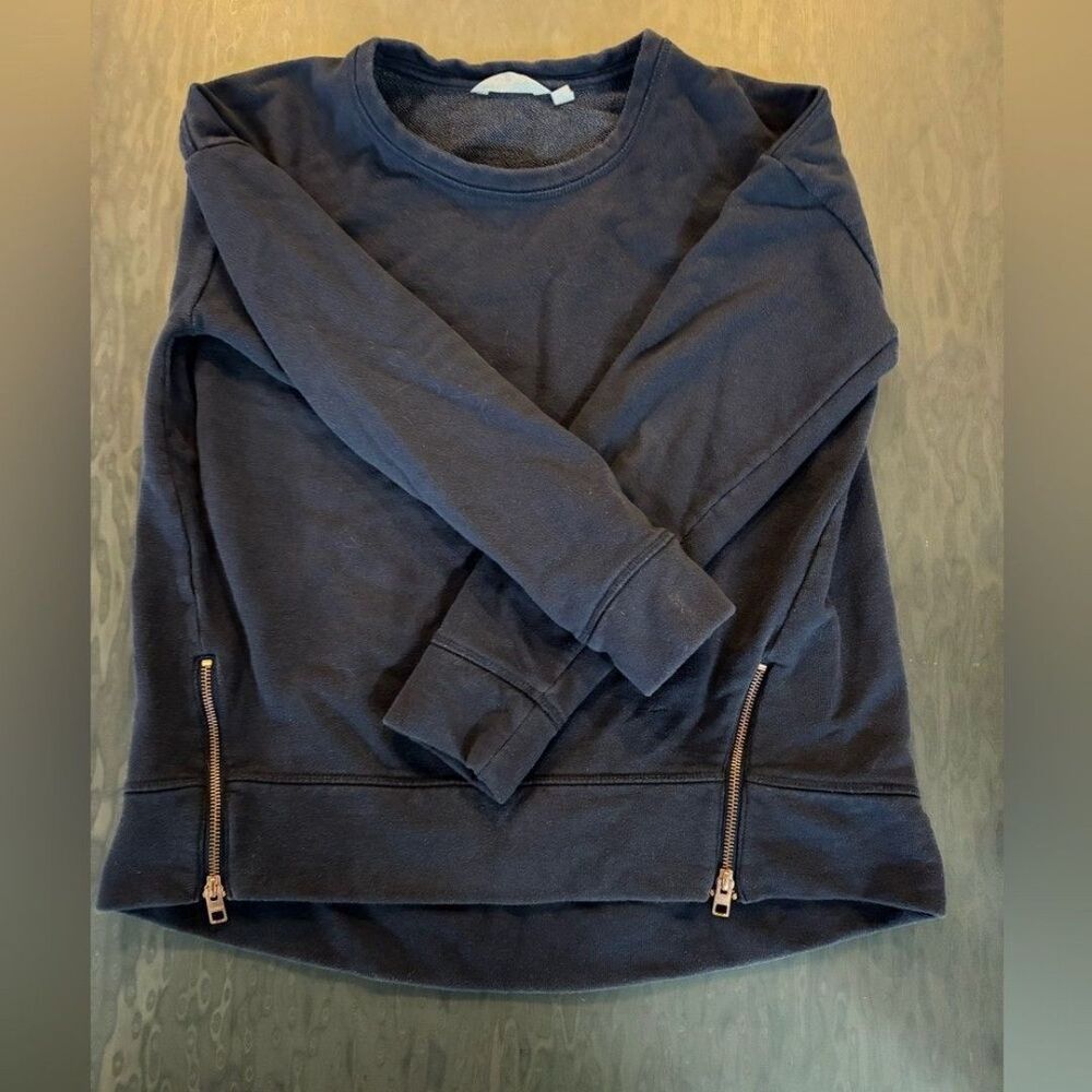 Athleta navy sweatshirt with rose gold zipper accents